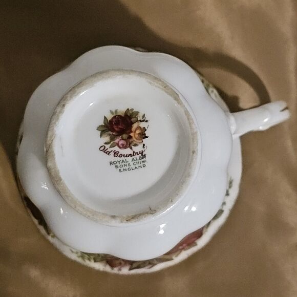 ROYAL ALBERT Bone China England Old Country Rose Teacup + Saucer Dainty Teatime - Picture 6 of 8